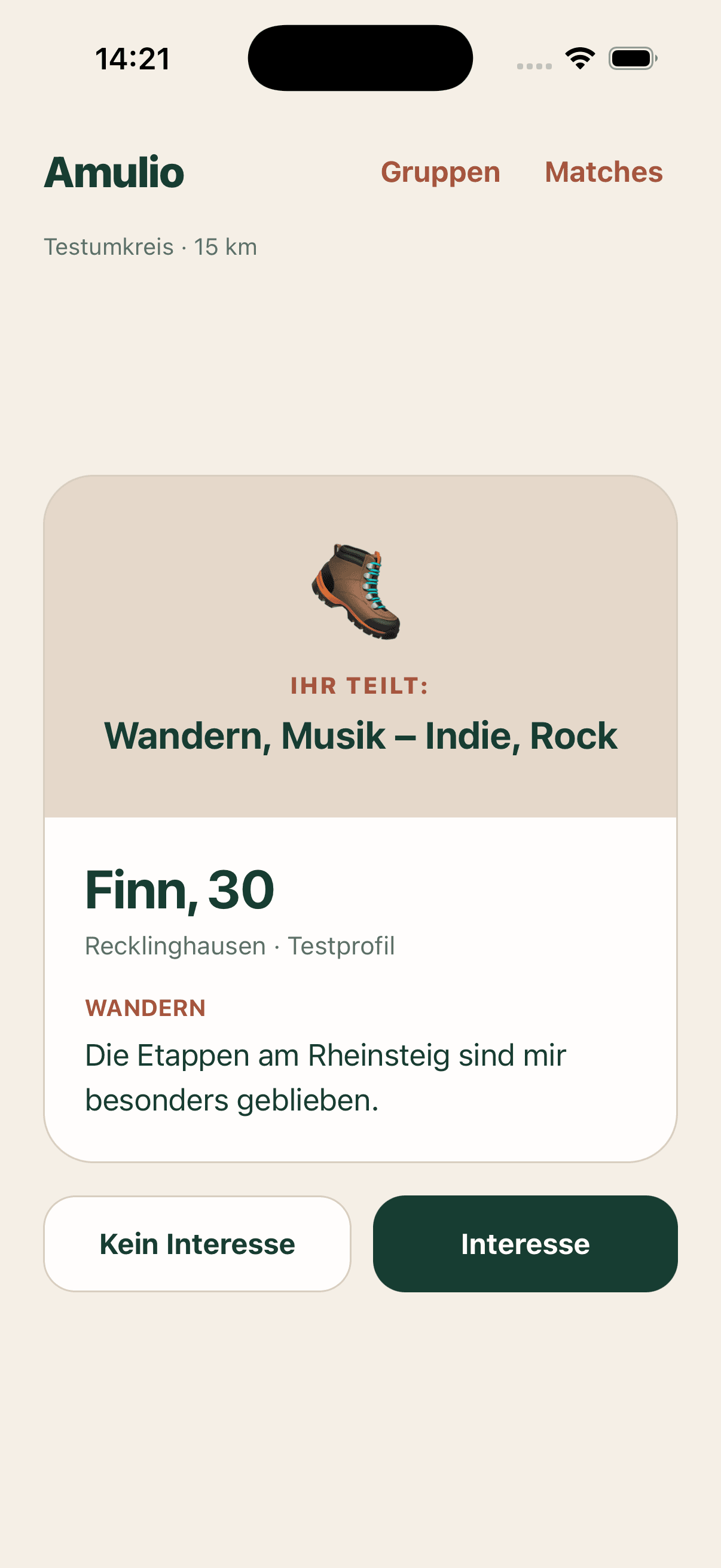 Amulio-Entdeckungskarte für Alex mit den gemeinsamen Interessen Wandern, Live-Musik und Kochen, ohne sichtbares Profilbild.